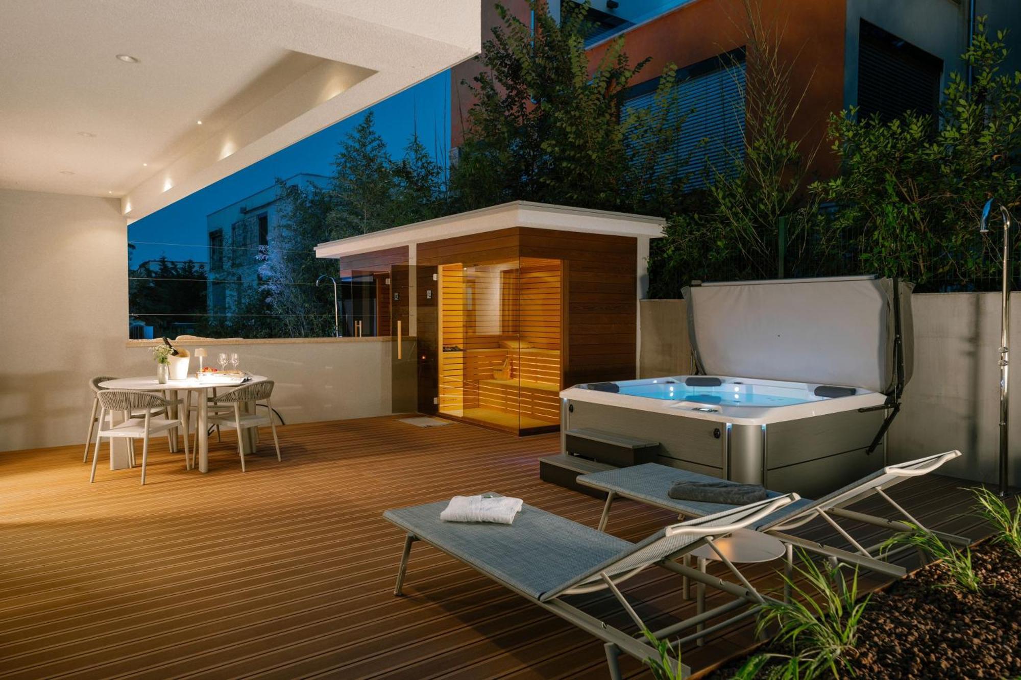 The Q Whisper Apartament *